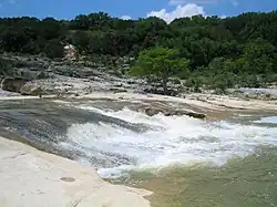 Река Педерналес в парке Педерналес-Фоллс