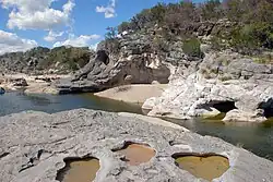 Река Педерналес в парке Педерналес-Фоллс