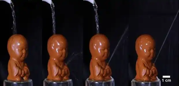 «Писающий мальчик» — популярный вариант «чайного пета»