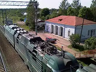 Крыша электровоза 2ЭС4К-023/022, сцепленного в 3 секции