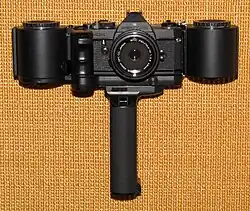 Pentax MX с вайндером «Motor Drive MX», батарейной ручкой «Battery Grip M» и задником с катушками плёнки на 250 кадров.