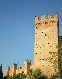 Одна из башен внешних стен