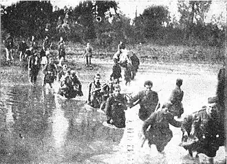 Солдаты 5-й Краинской дивизии на переправе через реку Врбань, май 1943 года