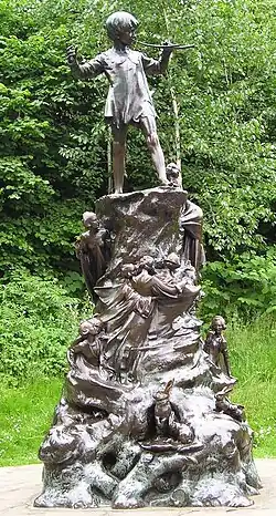 Статуя Питера Пэна. Работа скульптора Дж. Фрамптона