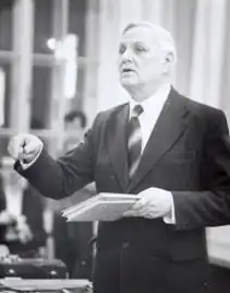 Е.Д. Петряев выступает с докладом