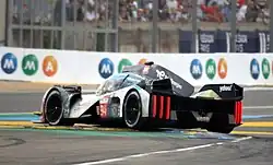 Первоначальная версия Peugeot 9X8 (2022 года) не имела заднего антикрыла