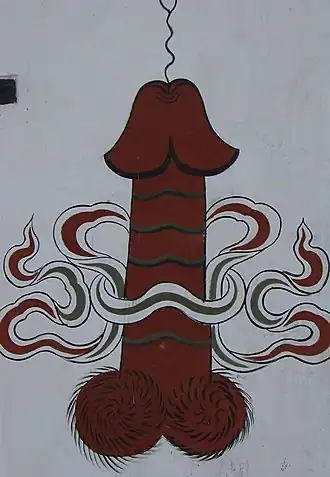 Изображение фаллоса на стене дома