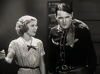 С Кеном Мэйнардом[англ.] в фильме «Призрачный удар молнии» (1933).