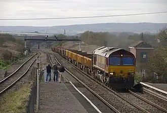 Грузовой состав, ведомый тепловозом BRC 66, на станции «Пилнинг».