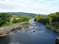 Нижнее течение реки Таммел около городка Питлохри летом 2010 года