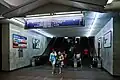 Выход в город, оборудованный эскалатором