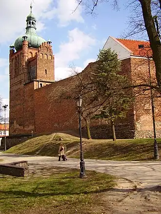 Башня с часами, построенная во времена правления Казимира III Великого