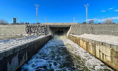 Вид на прорез плотины