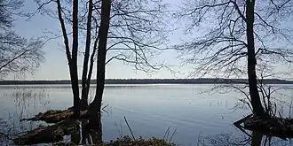 Вид на озеро с северо-восточного берега