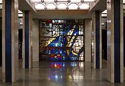 Витраж в торце платформы