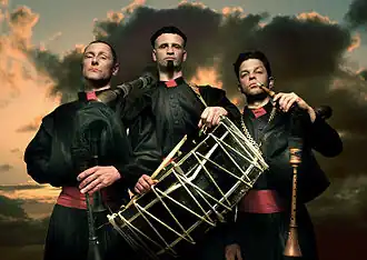 официальное фото к первому альбому