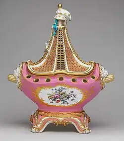 Pot-pourri à vaisseau (ваза-ароматница в виде ладьи). 1757-1758