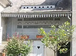 Традиционный курятник и свинарник