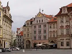 Северо-восточный угол Староместской площади с видом на улицу Длинную.