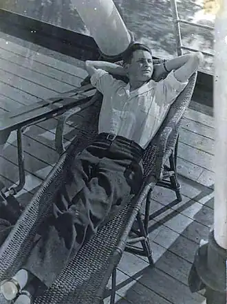 Автопортрет М. Г. Прехнера в шезлонге