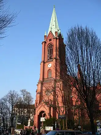 Главный вход в церковь. Фото 2011 года