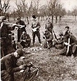 Пулемётчики 12-й Славонской дивизии чистят оружие, 1944 год