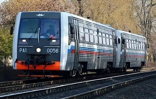 В 2001 году мэр Москвы Юрий Лужков планировал запустить по кольцу рельсовый автобус. На иллюстрации — РА1