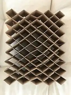 Картонная кровать. Дизайн: «ROOM IN A BOX GmbH & Co. KG», Берлин, 2014