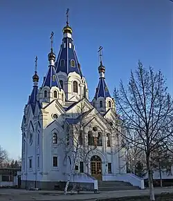 Храм в честь рождества Пресвятой Богородицы на пересечении улиц Мичурина и Челюскинцев