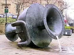 Скульптура "Tilted Vase"