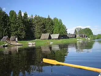 Лодочные гаражи на реке