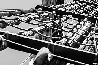 выбленки на серединных вантах парусного корабля прикреплены выбленочным узлом