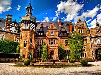 Центральный вход в замок