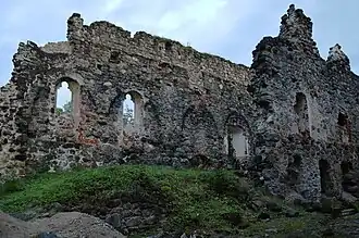 Руины бывшей резиденции архиепископа внутри замка