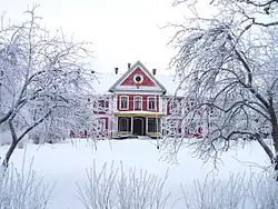 Главное здание мызы Мекс (Равила) зимой 2013 года