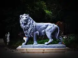 Скульптура «Лев Индии» в Кинта-да-Регалейра, Синтра, Португалия