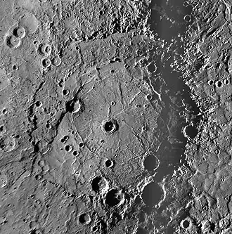 Кратер Рембрандт, мозаика снимков со станции «MESSENGER». Октябрь 2008 года.