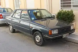 Четырёхдверный седан Renault 9