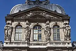 Кариатиды «Павильона часов». 1639—1640. Скульптор Жак Саразен