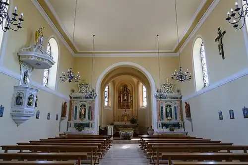 Интерьер, вид на алтарь