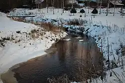 Вид с автодороги P22 на среднее течение Риканды в Эргеме зимой 2019 года