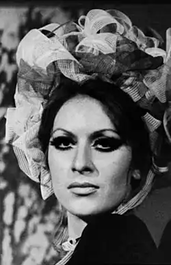 Ромалы Перихан на спектакле кабаре