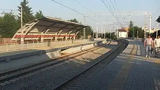 В 2013 году. Вид на юг с западной платформы. Виден навес