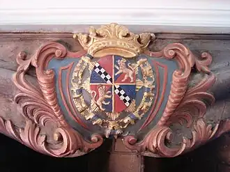 Герб рода Розенкрантц на фасаде