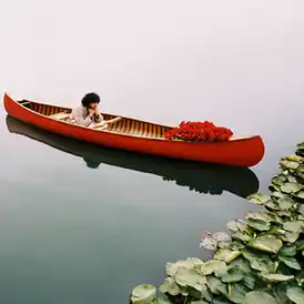 Обложка сингла Бенни Бланко и Juice WRLD при участии Брендона Ури «Roses» (2018)