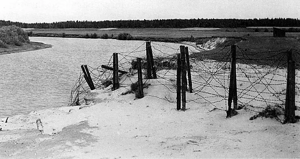 Река Россонь у деревни Саркюля. 1920 год