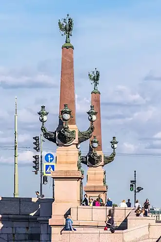Ростральные колонны на Троицком мосту