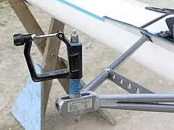 Выносная уключина на лодке для академической гребли (аутригер)