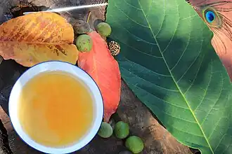 Листья и плоды рудракши.