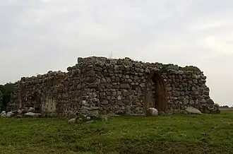 Руины костёла Святого Иоанна Крестителя в Заёнчково